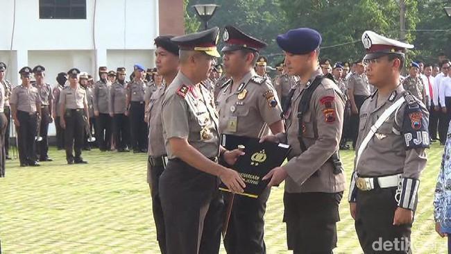 Luarbiasa, Polisi yang Dibentak Peserta Tablig Akbar Solo Diberi Penghargaan