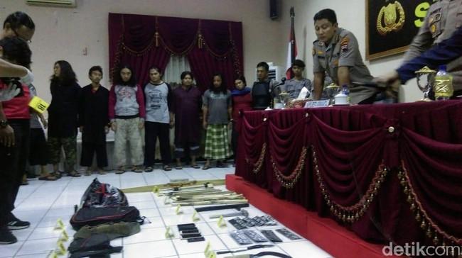 Polisi Menetapkan 10 Orang Tersangka Bentrok Di Solo Di Kirim Ke Mapolda Jateng
