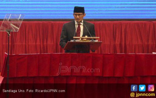 Kejadian Unik saat Sandiaga Uno Melintas di Kerumunan Pendukung Jokowi