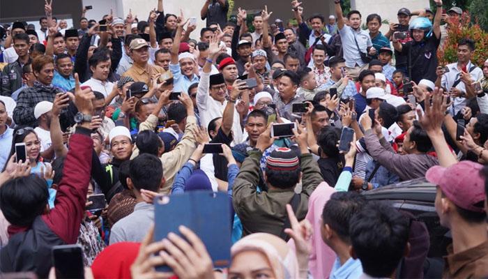 Usai Debat, Sandiaga Serbu Sukabumi, Bertemu Jumat Penuh Berkah