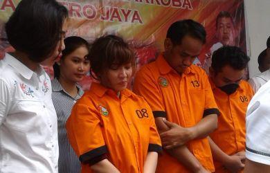 Foto-foto Caca 'Duo Molek' Lesu Ketangkap Nyabu, Bandingkan Sama Video Live-nya Ini, Hot Banget!