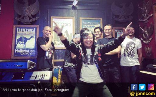 Pose Dua Jari Viral, Ari Lasso Buru-Buru Beri Penjelasan