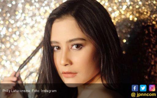 Prilly Latuconsina Sebal Ditanya soal Pernikahan