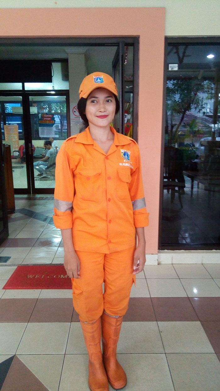 Petugas PPSU yang Cantik Ini Tidak Genit,Kata Pak Lurah