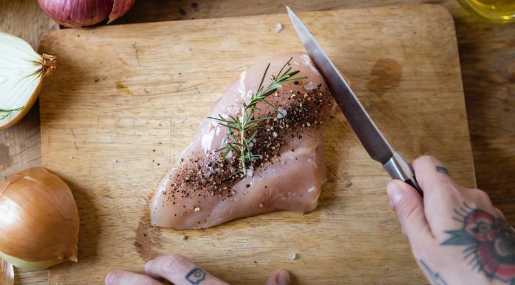 Tips Mudah Mencuci Daging Ayam Agar Bebas Bakteri