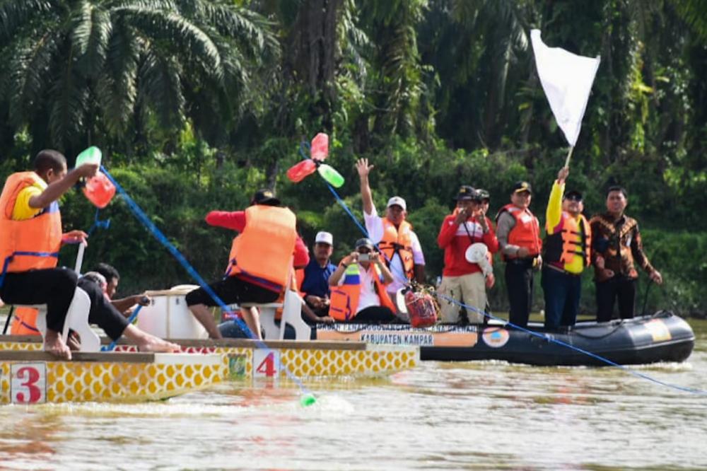 Open Turnamen Pacu Sampan Hari jadi Kampar ke - 70 Resmi Dibuka Bupati.