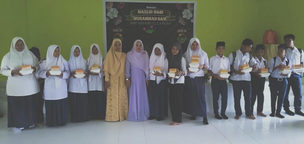 Maulid di SMPN 12 Langsa Santuni 30 orang Anak Yatim