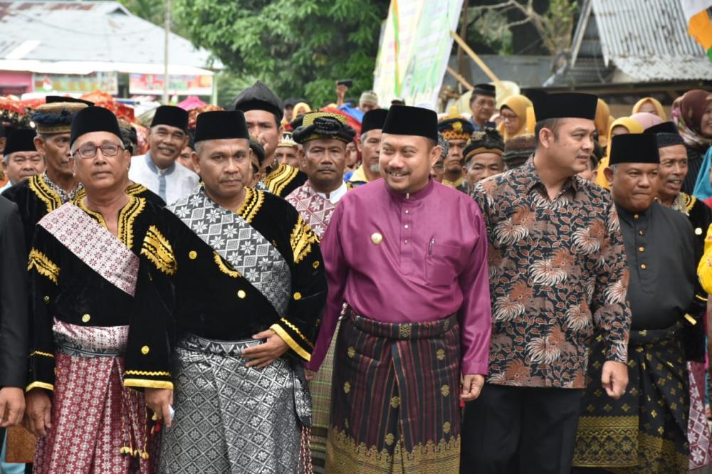 Bupati Kampar Hadiri Penobatan Datuok Godang Kenegrian Terantang Tambang
