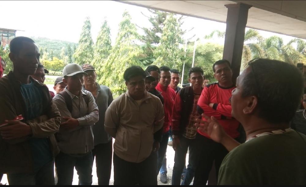 PT.SSS di demo karyawan karena tidak di gaji tiga bulan