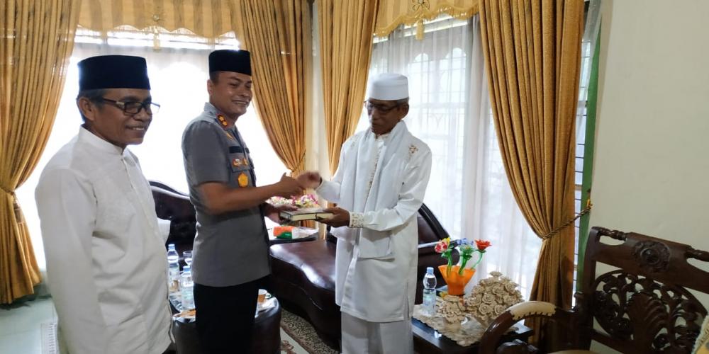 Kapolres Kampar Silaturahmi dengan Pimpinan Ponpes Daarun Nahdhah Bangkinang