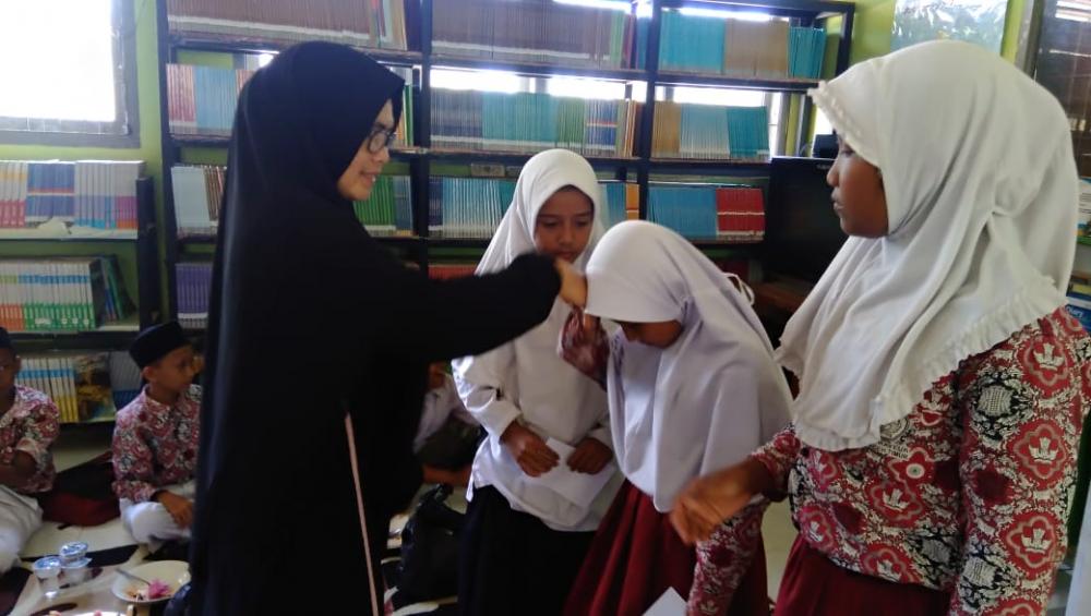 SMAN unggul A Peringati Maulid Nabi Santuni 30 Orang Anak Yatim