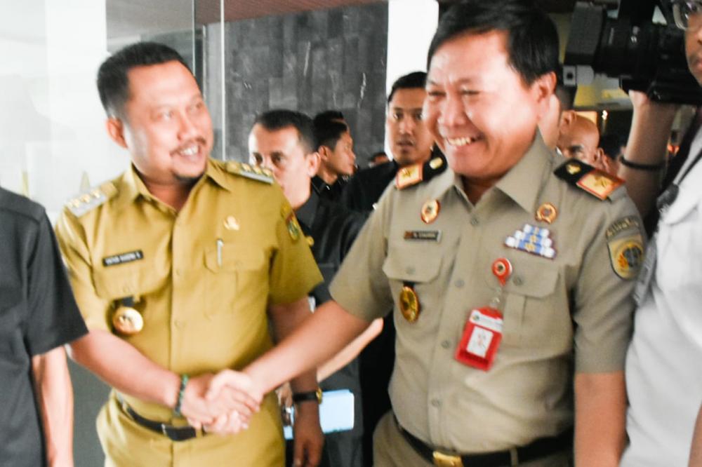 Gubri dan Kepala BPN Riau Puji Bupati Kampar Sukses penyerahan Sertifikat Tanah.