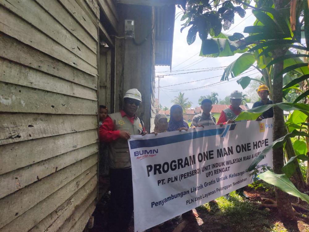 Melalui Program OMOH, Bantuan Pasang Baru Listrik Gratis Keluarga Tidak Mampu