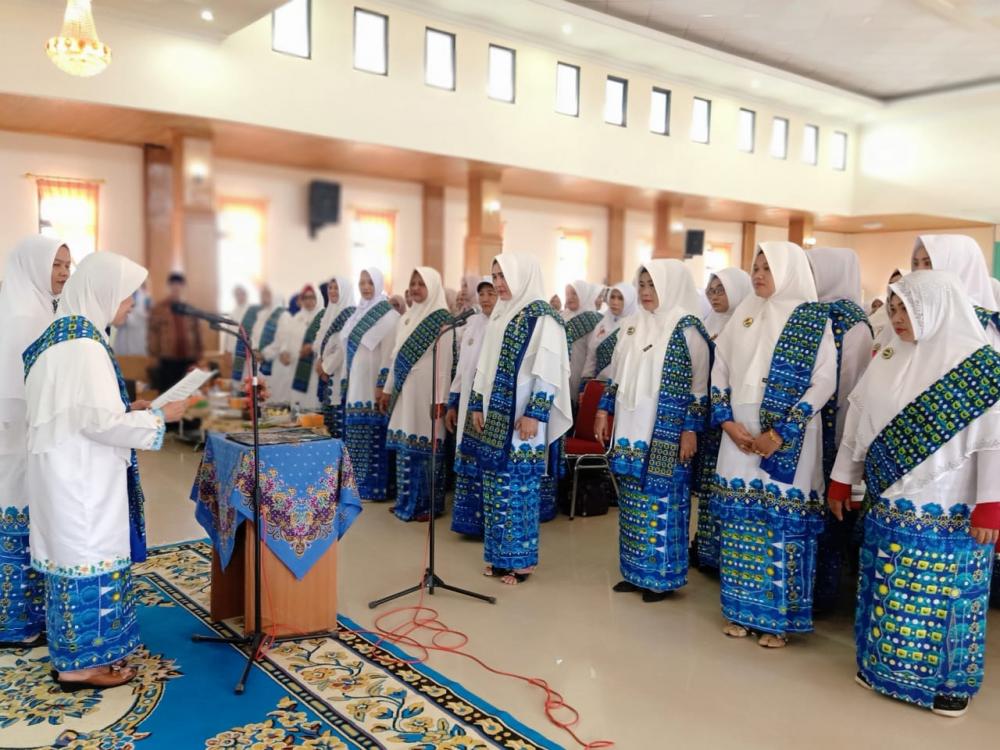Hj Laila Fitriana resmi dilantik,Sebagai Ketua PC Badan Kontak Majlis Taklim (BKMT) Kecamatan Tembilahan Hulu