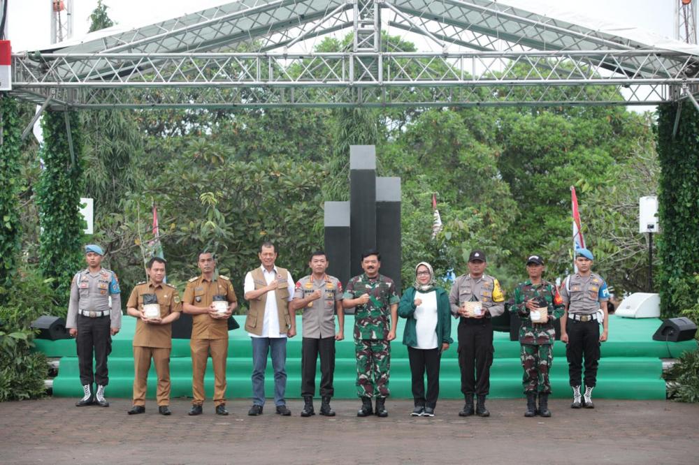 Panglima TNI, Kapolri dan Kepala BNPB Tanam 2020 Pohon
