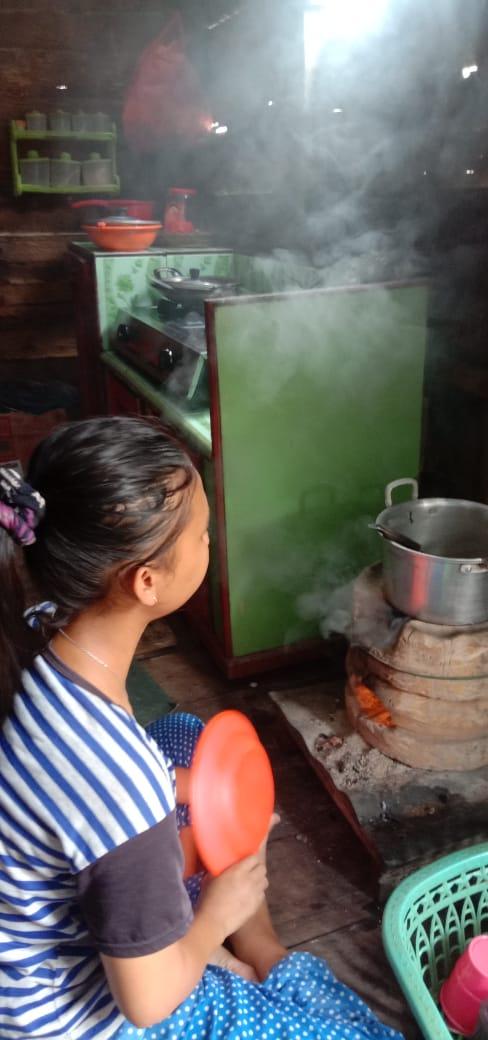 Sulit Dapatkan Gas Elpiji Tabung Melon, Warga Tuasan Kewalahan Hingga Ganti Gas dengan Arang