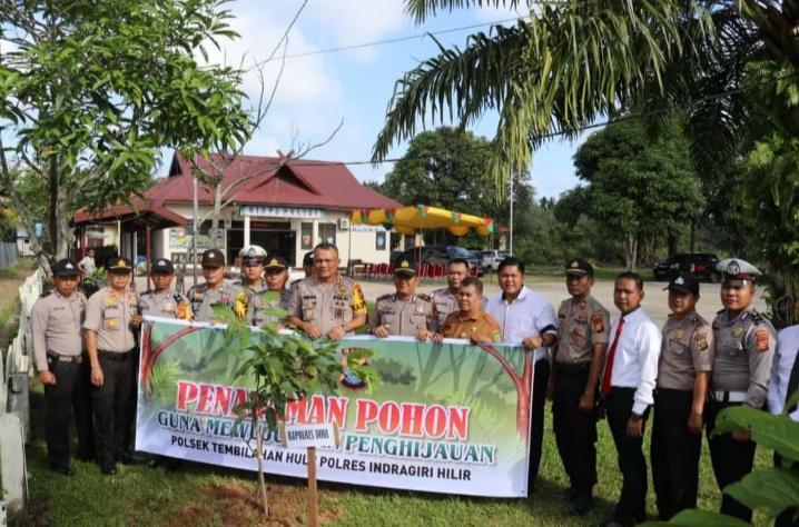 Polres Inhil Peduli Penghijauan Adakan Penanaman Pohon Di Mako Polsek Tembilahan Hulu
