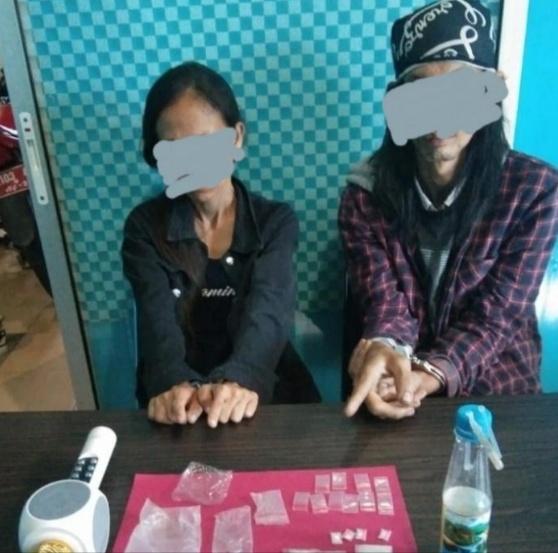 Pasangan pasutri buronan BNNK Pelalawan di ringkus di depan rumahnya