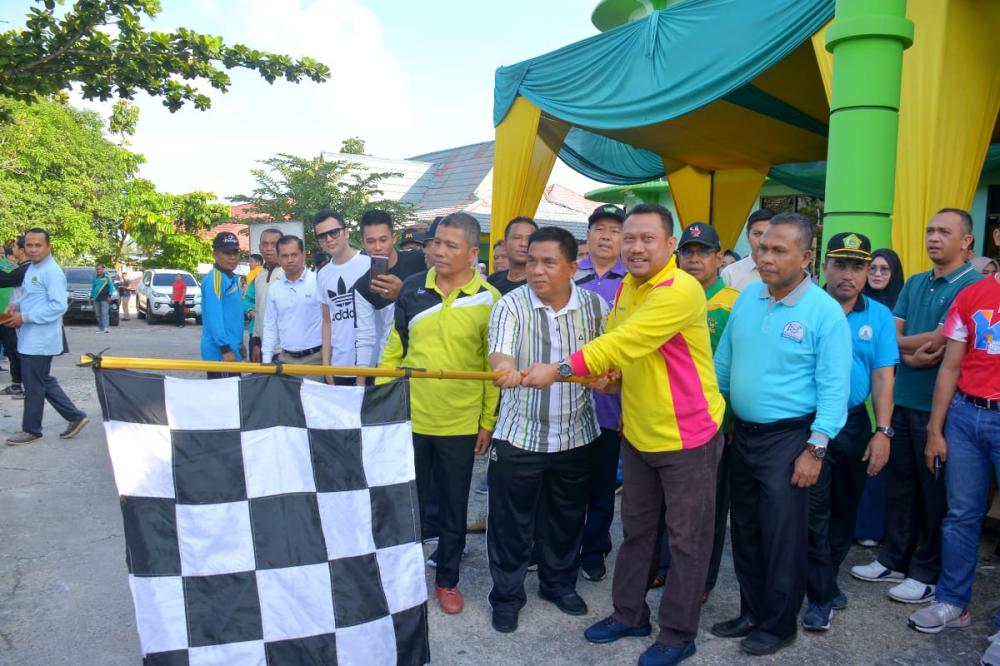 Bupati Kampar Lepas Ribuan peserta GerakJalan Peringatan HAB ke 74.