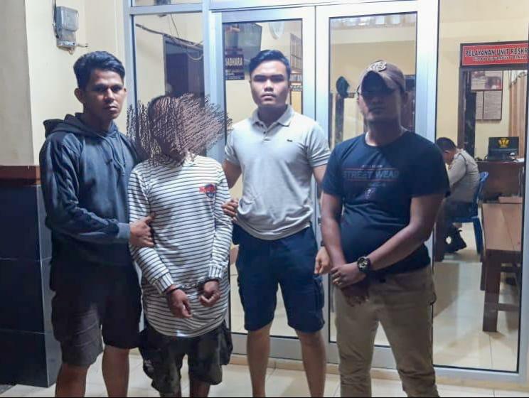 Pencuri Dengan Cara Membobol Dinding Rumah Di Tangkap Polisi