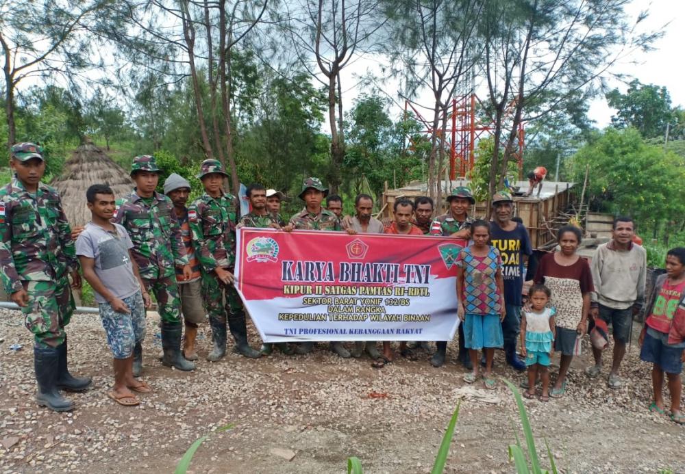Yonif 132/BS, Bersama Masyarakat Bangun Bak Penampungan Air Bersih .