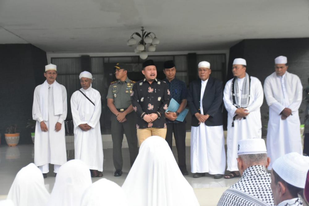 Bupati Kampar Lepas 120 orang Jema'ah Thoriqoh Naqsyabandiyah ke Langkat Sumut.