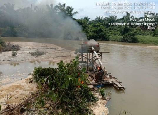 Polsek Kuantan Mudik  Musnahkan Dua Unit Mesin Dompeng yang Masih Melakukan PETI