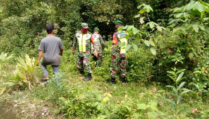  Babinsa Koramil 05/Rupat Libatkan MPA dalam Patroli dan Sosialisasi Dampak Negatif Karhutla 