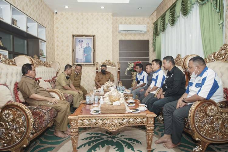 DPC PERADI SAI Indragiri Raya Bersilaturahim ke Kediaman Bupati Inhil HM. Wardan