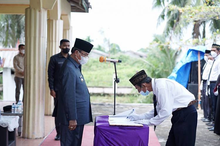13 BPD se-Kecamatan Pelangiran Dilantik Secara Langsung Oleh Bupati Inhil HM. Wardan