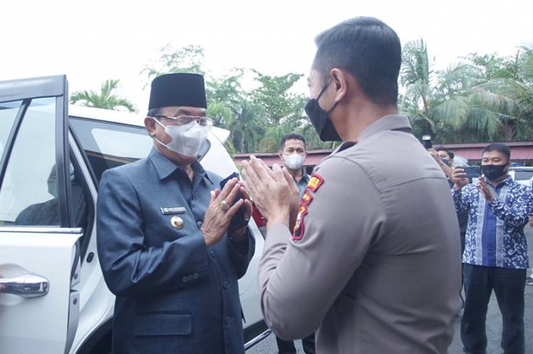 Hari Ini Bupati HM. Wardan Secara Khusus Sambangi Mapolres Inhil, Ada Apa?