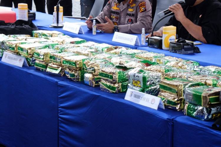 Polda Riau Beberkan Fakta Penangkapan 11 Orang Tersangka Penyeludupan 80 Kg Sabu