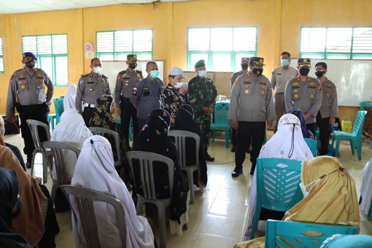 Polda Riau Turun Langsung Bantu Pemantauan Perkembangan Vaksinasi di Kabupaten Inhil