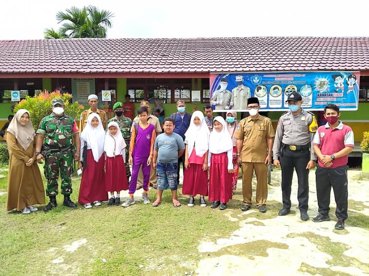 Polkes 01.10.11 Kodim 0314/Inhil Launching Vaksinasi Anak Usia 6-11 Tahun di SDN 016 Tembilahan