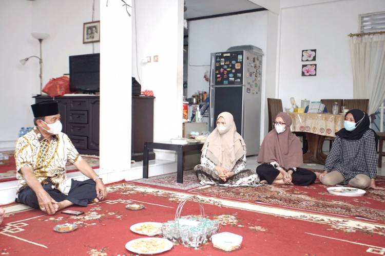 Bentuk Perhatian Pimpinan, Bupati Inhil Melayat ke Rumah Alm. H. Rudiansyah Bin Djffar Armis di Pekanbaru