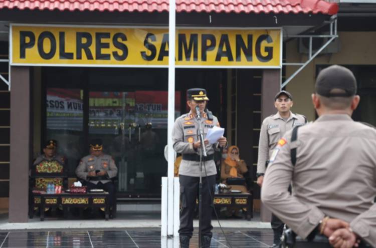 AKBP Siswantoro Pimpin Upacara Hari Satpam ke-42 Tahun 2022 di Mapolres Sampang