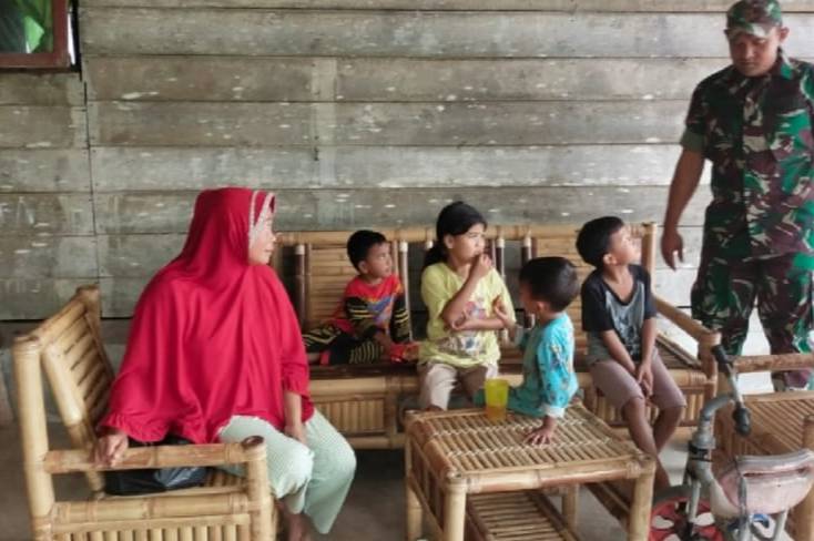 Babinsa Koramil 02/TP Kembali Berikan Pendamping Stunting 