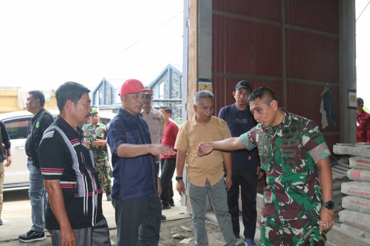 Pj Bupati Inhil Herman Sidak Pasar dan Distributor Barang di Kota Tembilahan