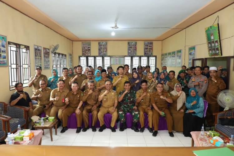 Pj Bupati Inhil Herman Kunker Dengan Seluruh Perangkat Kecamatan Kempas