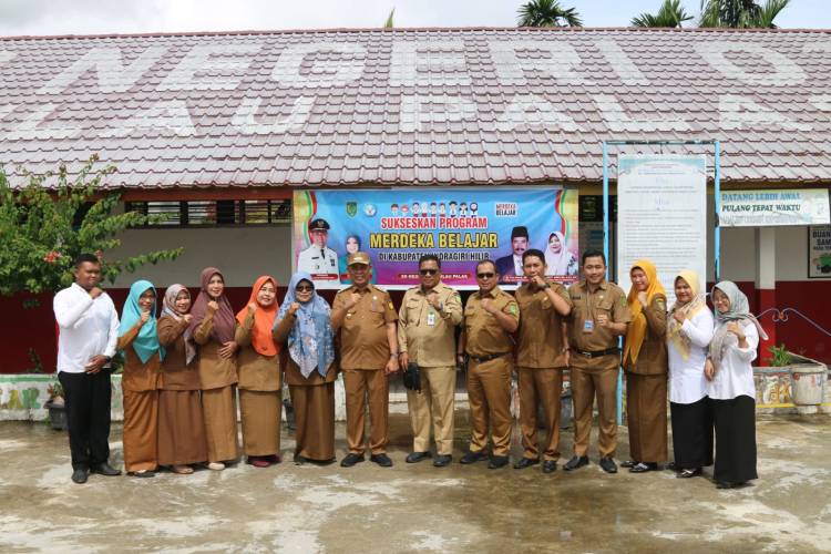 Tinjau Kondisi Sekolah, Pj Bupati Inhil Akan Tindak Lanjuti Keluhan Sarana Dan Prasarana Sekolah