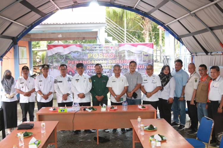 Pj Bupati Inhil Salurkan Bantuan Dari PT SRL Kepada Masyarakat