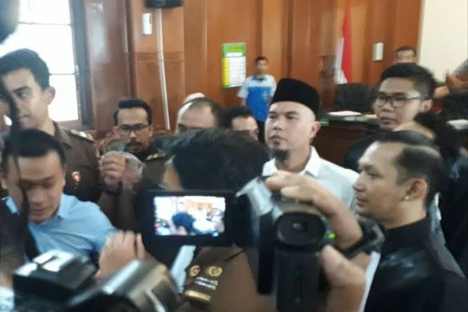 Jaksa dan Kuasa Hukum Bentrok di Sidang Ahmad Dhani, Orang Berseragam Ormas Turut Membuat Keributan