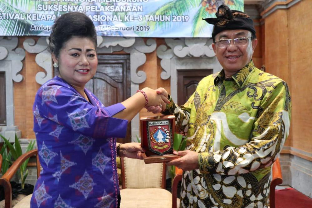 Jadi Pembicara Rapat KOPEK, Bupati Inhil: Kami Serius Dan Fokus Cari Solusi Fluktuasi Harga Kelapa