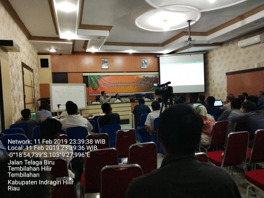 Bupati Inhil 'Tongkrongi' Sosialisasi Penyusunan Renstra Hingga Dini Hari