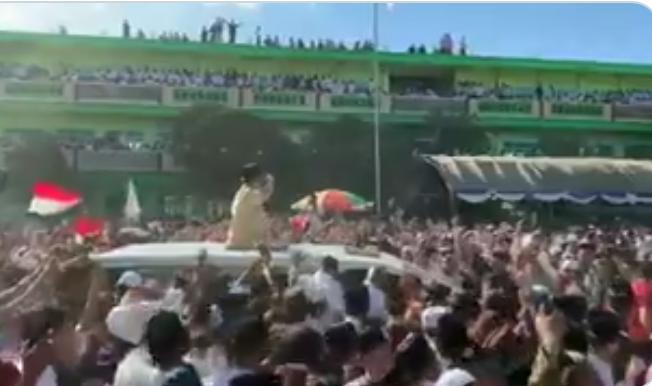 Kedatangan Prabowo di Pemekasan Madura di Sambut Ribuan Masyarakat dan Santri