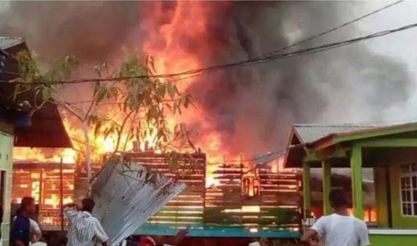 Kebakaran landa sungai Guntung,Simak video nya