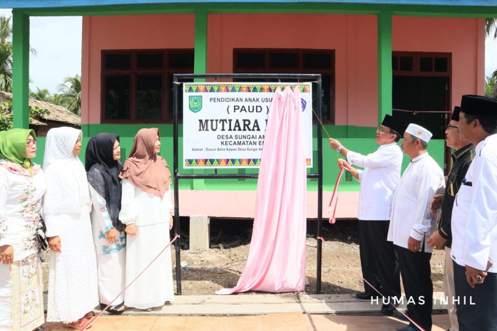 Bupati Inhil Resmikan Gedung Baru PAUD Mutiara Hati Desa Sungai Ambat, Enok