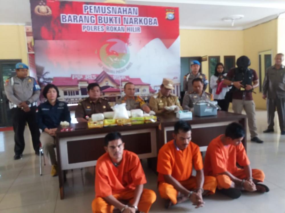 Polres Rokan Hilir Musnahkan Sabu Seberat 15 Kg Hasil Tangkapan Polsek Panipahan 