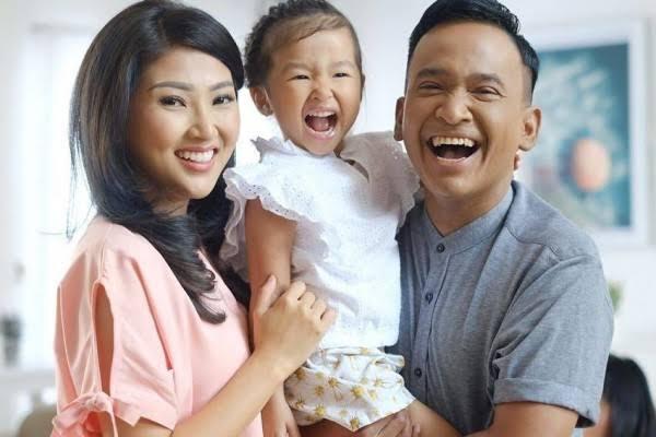 Ruben Onsu Izinkan Istrinya Melakukan Persalinan di Singapura 