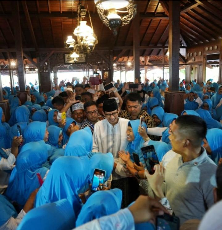 Curhat Emak-Emak Majelis Taklim Muslimat, Sandiaga Uno Akan Jadikan Materi Debat